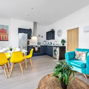  Apartment Queens Mile 1 With Free Parking By My Getaways United Kingdom